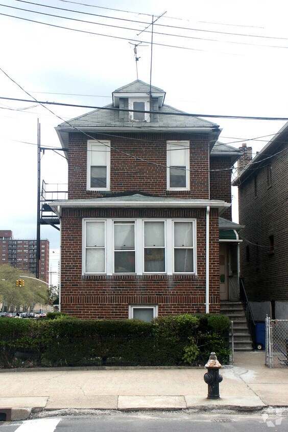 Primary Photo - 758 Rosedale Ave