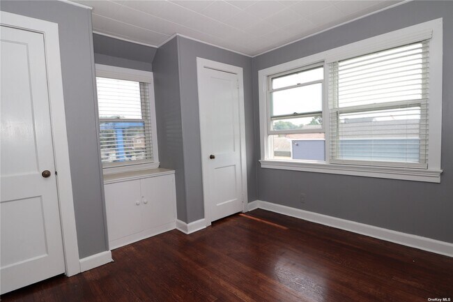 Building Photo - 262 S Ketcham Ave