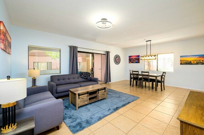 Foto del edificio - 9455 E Raintree Dr