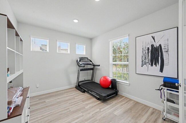 Foto del edificio - 155 Renodes Garden Ln