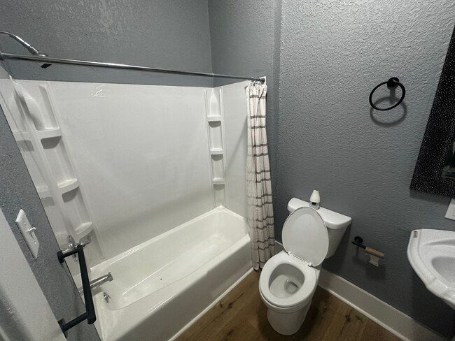 Building Photo - 2215 Lafayette St