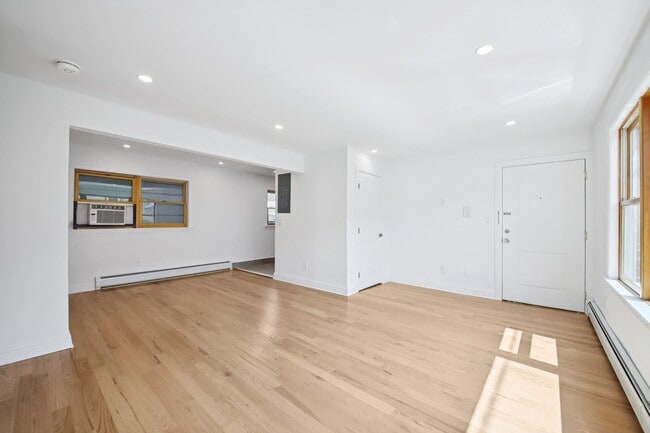 Building Photo - 307 9th St