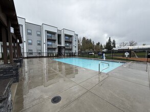 Building Photo - Jailen's Pointe Apartments