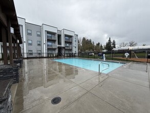 Building Photo - Jailen's Pointe Apartments