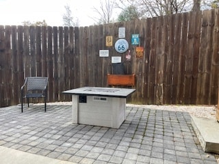 Foto del edificio - 568 Toms Hill Dr