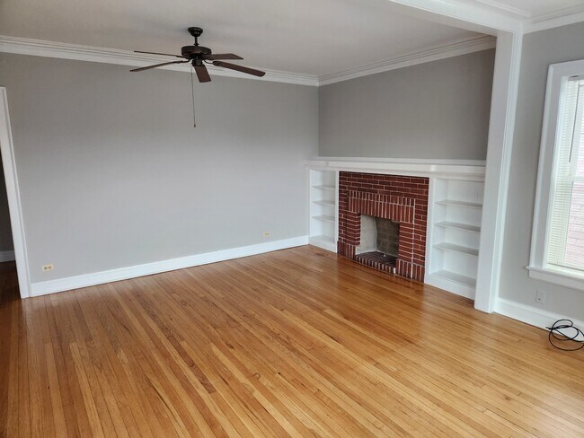 Foto del edificio - 1461 W Farragut Ave