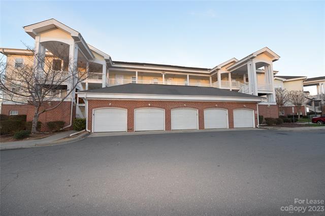Foto del edificio - 8933 Meadow Vista Rd