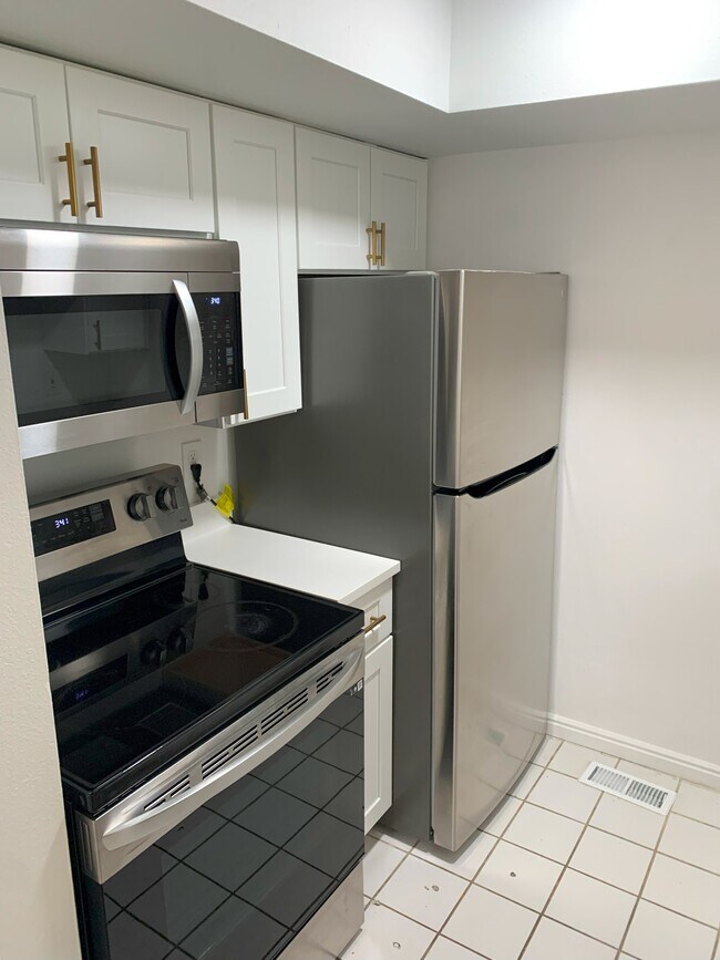 Foto del edificio - Renovated Apartment in the Avenues!