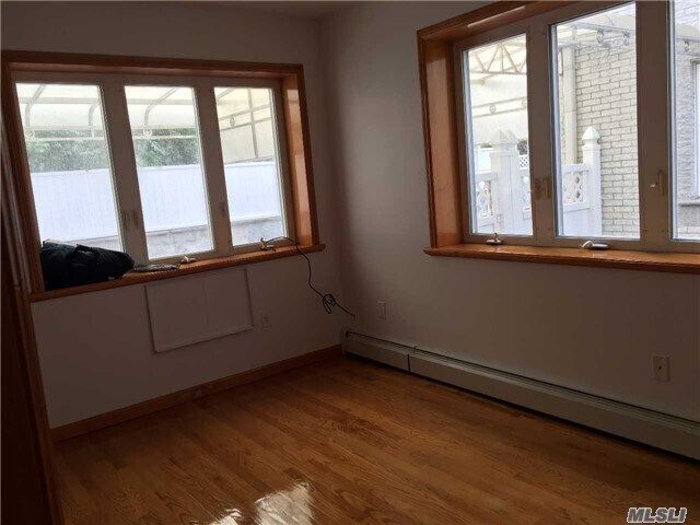 Foto del edificio - 42-41-42159 159th St