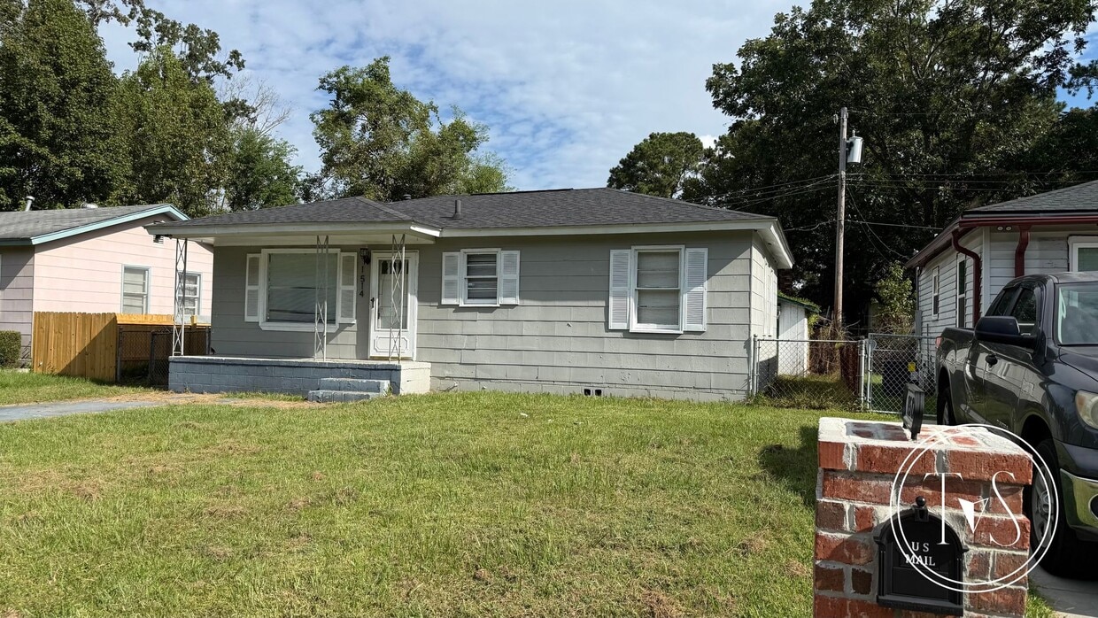 Building Photo - 1514 Heron St