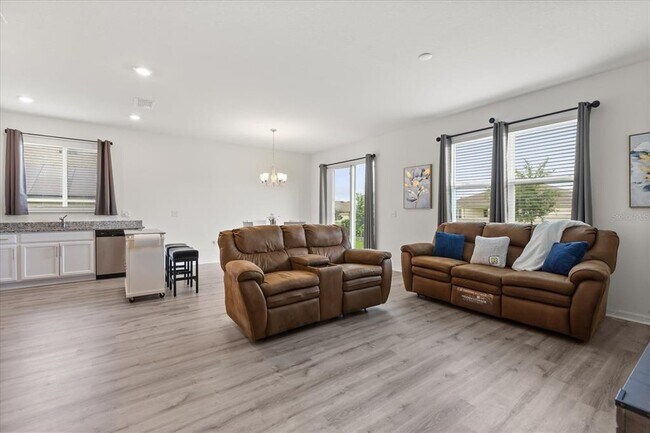 Building Photo - 756 Rioja Dr