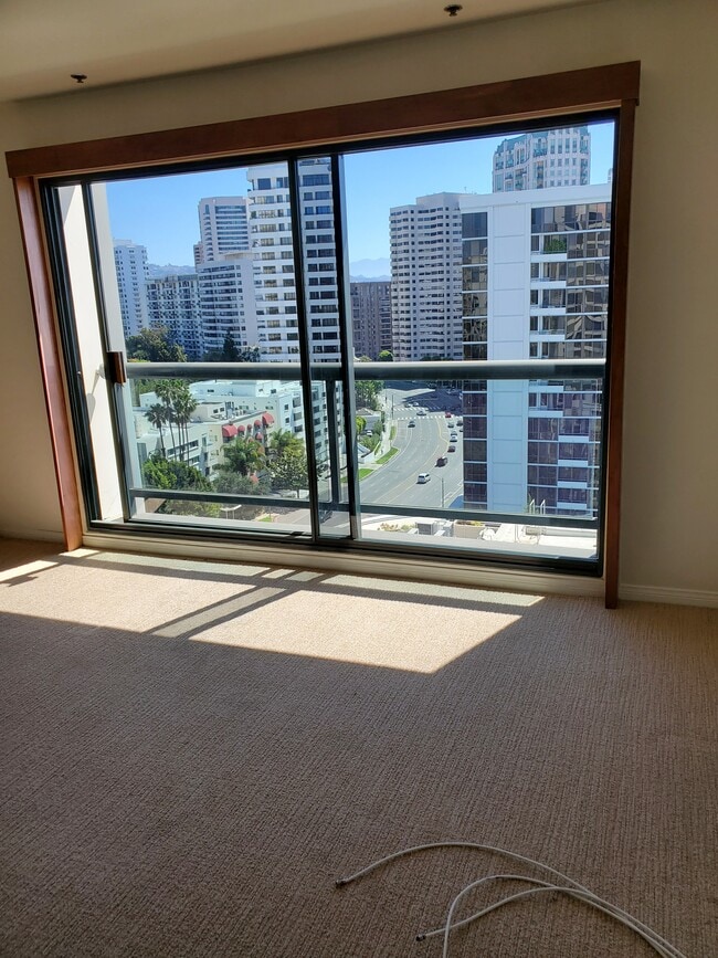 Building Photo - 10724 Wilshire Blvd