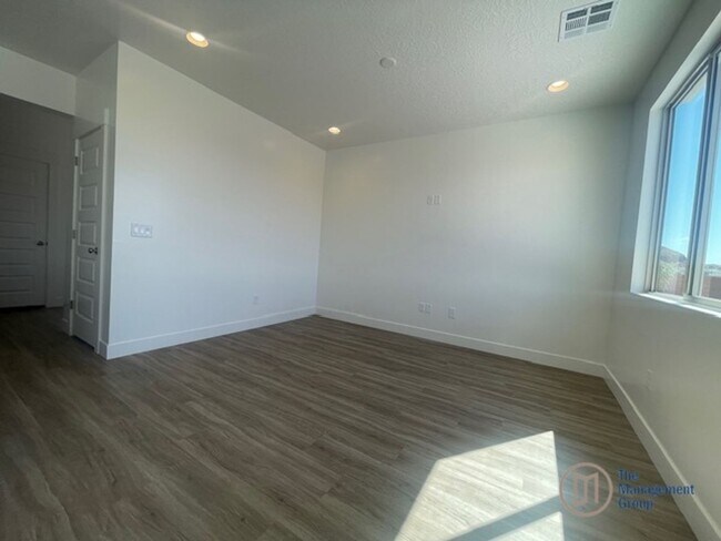 Building Photo - 4 Bedroom Desert Providence