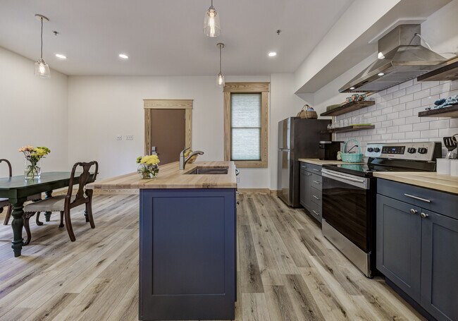 Foto del edificio - 1220 Adams St
