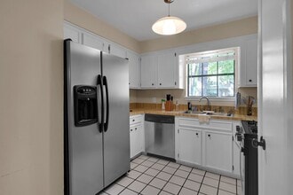 Building Photo - 83 Summer Crest Cir