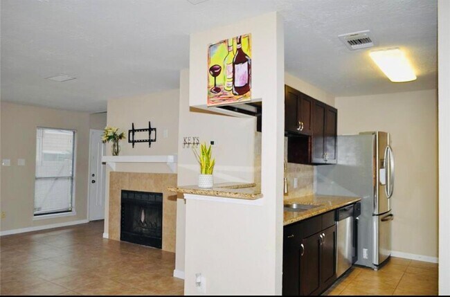 Foto del edificio - 2379 Briarwest Blvd