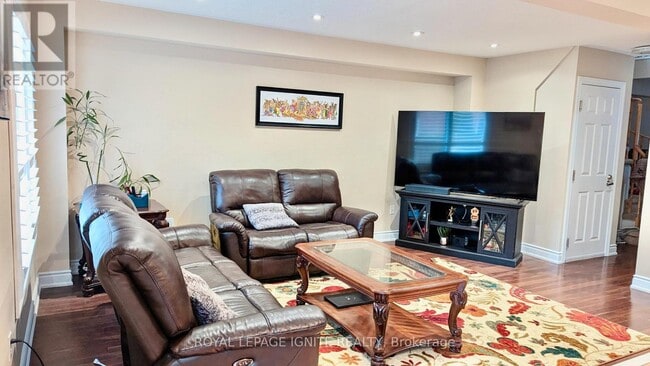 Building Photo - 5952 Chalfont Crescent