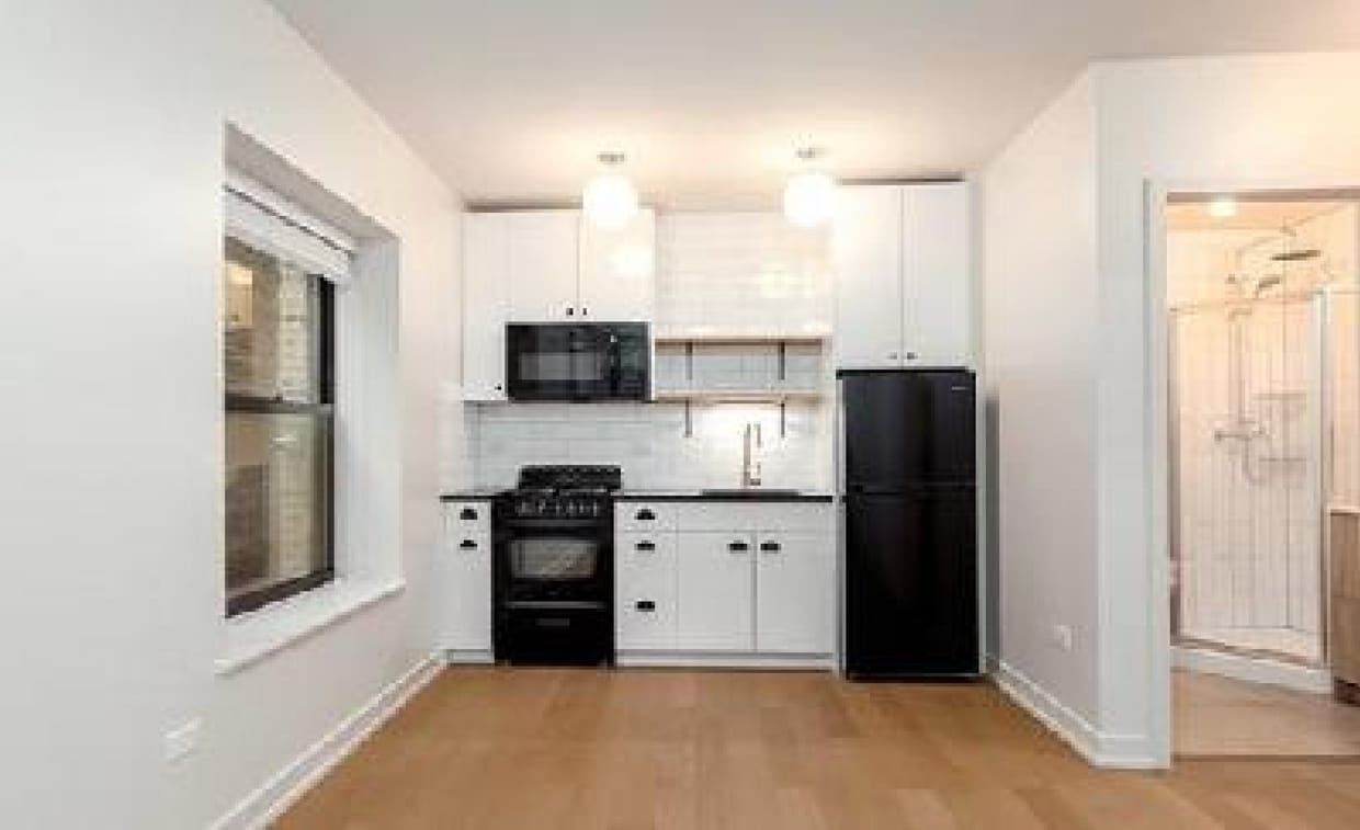 Primary Photo - 6018 N Winthrop Ave