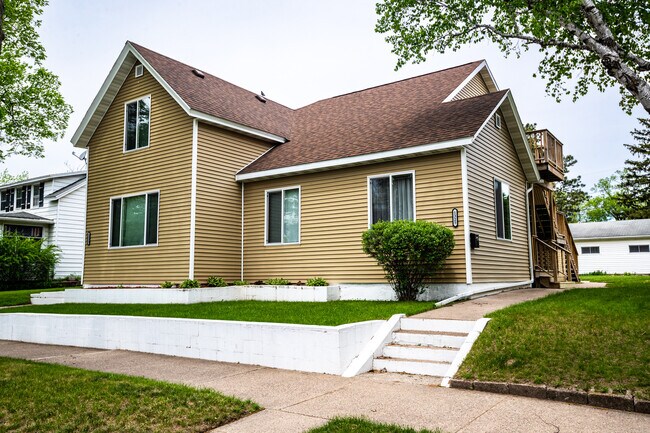 Building Photo - 1323 Mississippi St