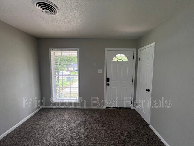 Foto del edificio - 3673 Fieldlark Dr