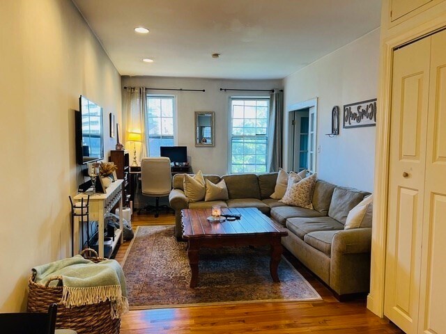 Primary Photo - 78 Phillips St