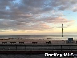 Foto del edificio - 230 W Broadway