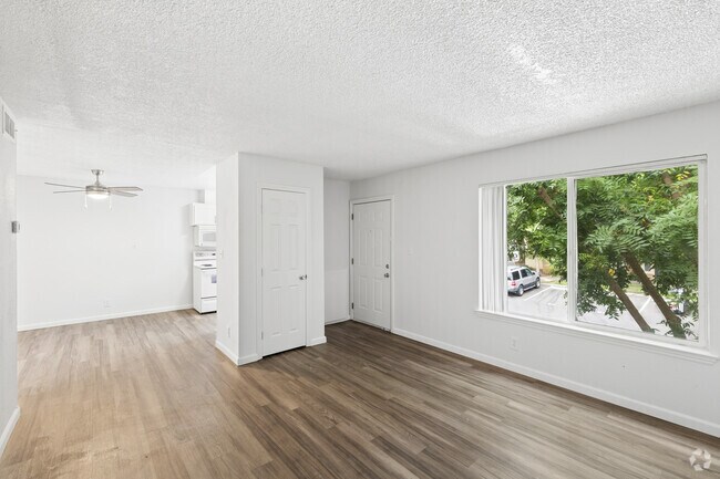 1BR, 1BA - 550SF - Living Room - La Loma Terrace