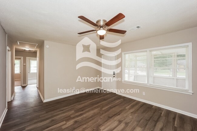 Building Photo - 4016 Singer Dr