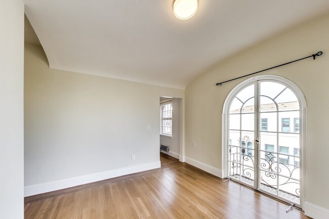 Building Photo - 3560 Divisadero St