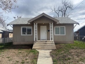 Building Photo - 921 Methow St