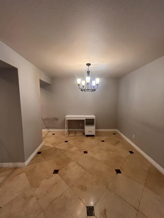 Foto del edificio - $3,800 - 2 Bed / 2.5 Bath Townhouse in the Crest Del Mar community