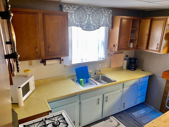 Sink - 508 E 11th St