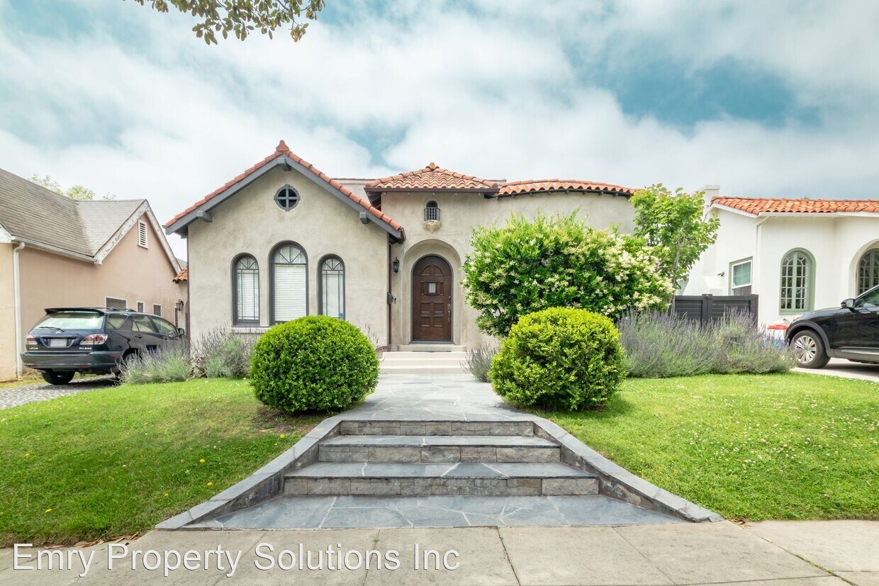 Foto principal - 6 br, 5 bath House - 1949 N Catalina St. L...