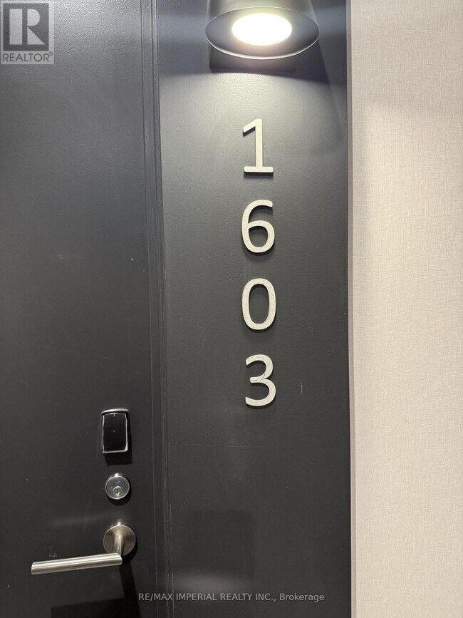 Building Photo - 180 Front St E