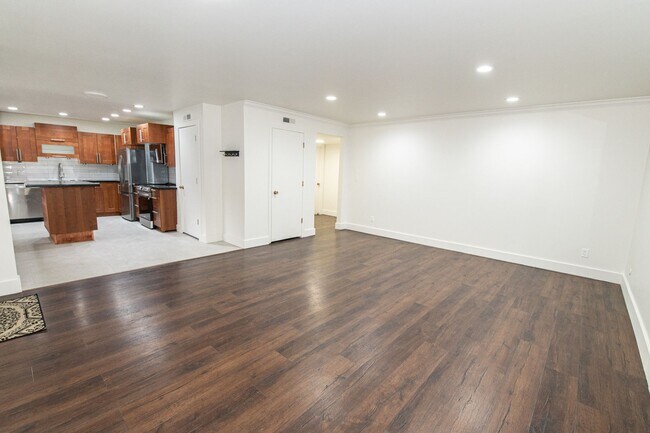 Building Photo - Stylish City Retreat on Iconic South Templ...