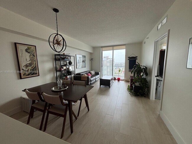 Foto del edificio - 185 SW 7th St