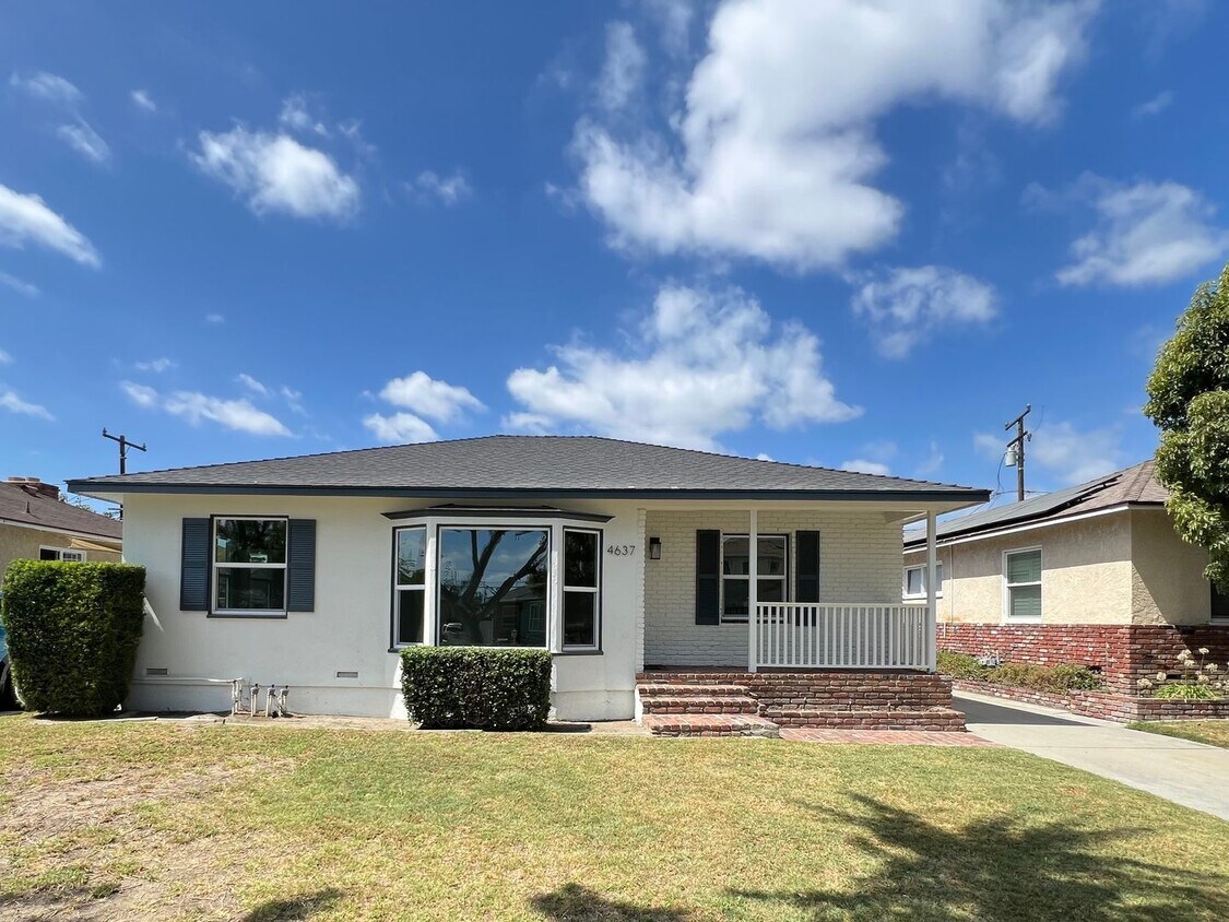 Primary Photo - Charming Remodeled Lakewood Home with Bonu...
