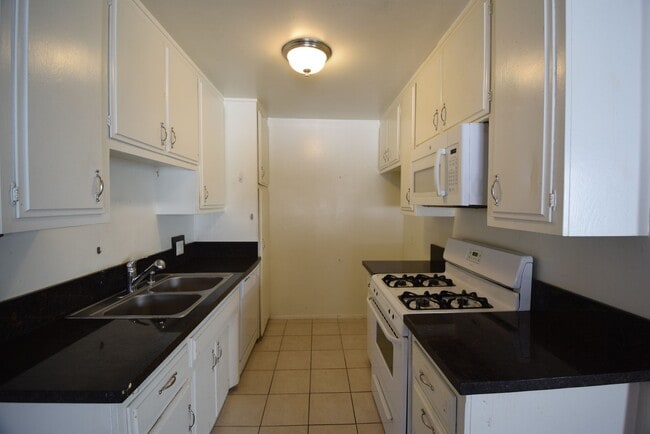 Building Photo - 10745 Hortense St