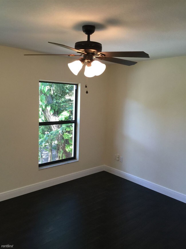 Foto del edificio - 2417 W Stroud Ave