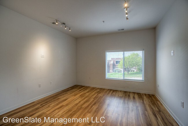 Building Photo - 401 S 41st St