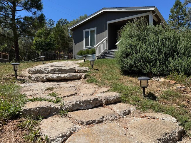 Building Photo - Farm cottage available!