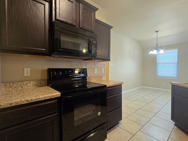 Building Photo - 4610 Cambridge Dr