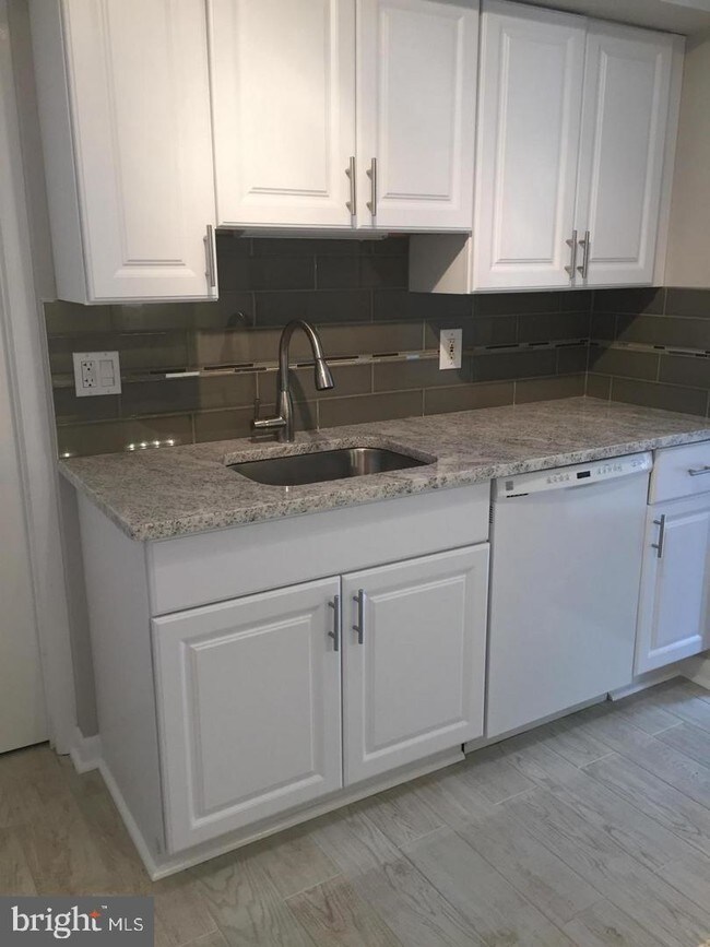 Building Photo - 1603 Kenwood Ave