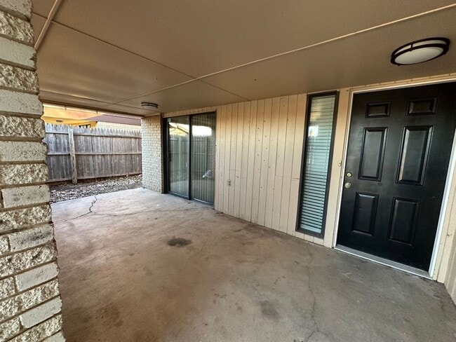 Building Photo - 2 Bedroom 2 Bath Duplex In NW OKC