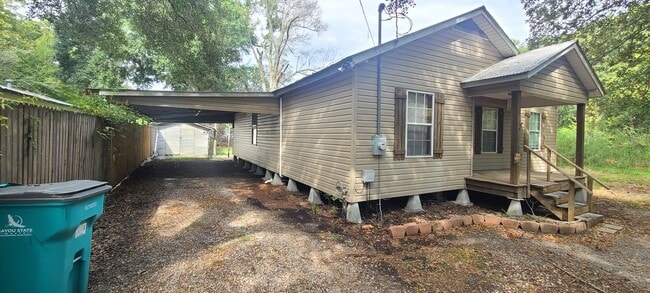 Carport - 327 Faquetigue St
