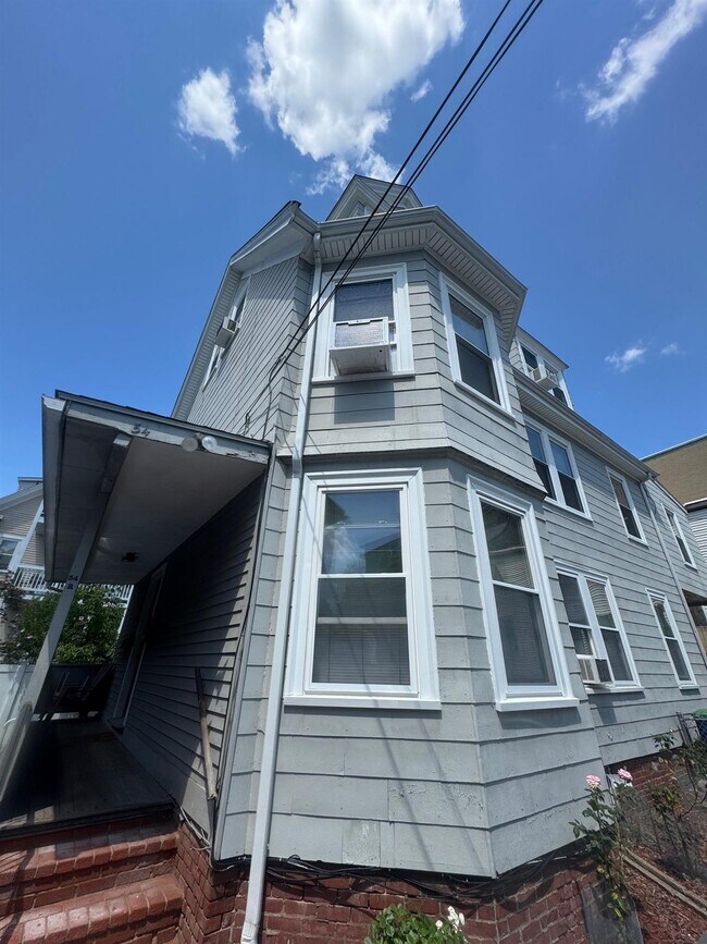Building Photo - 54 College Ave