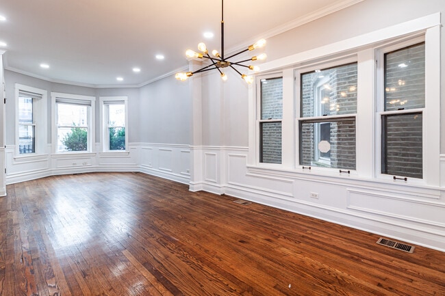 Building Photo - 2507 W Diversey Ave