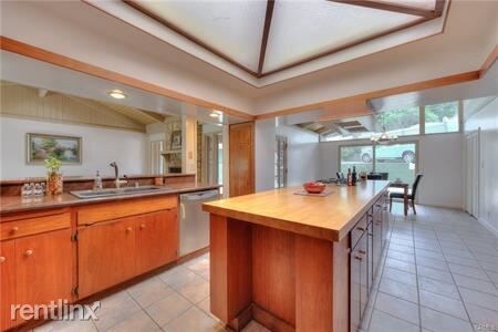 Building Photo - 15 Woodlyn Ln