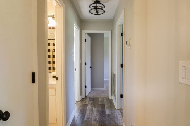 Building Photo - Newly renovated 3 bed and 1.5 bath house in Jonesborough