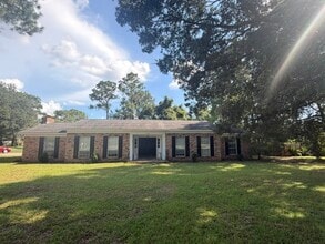 Building Photo - 202 Adams Dr